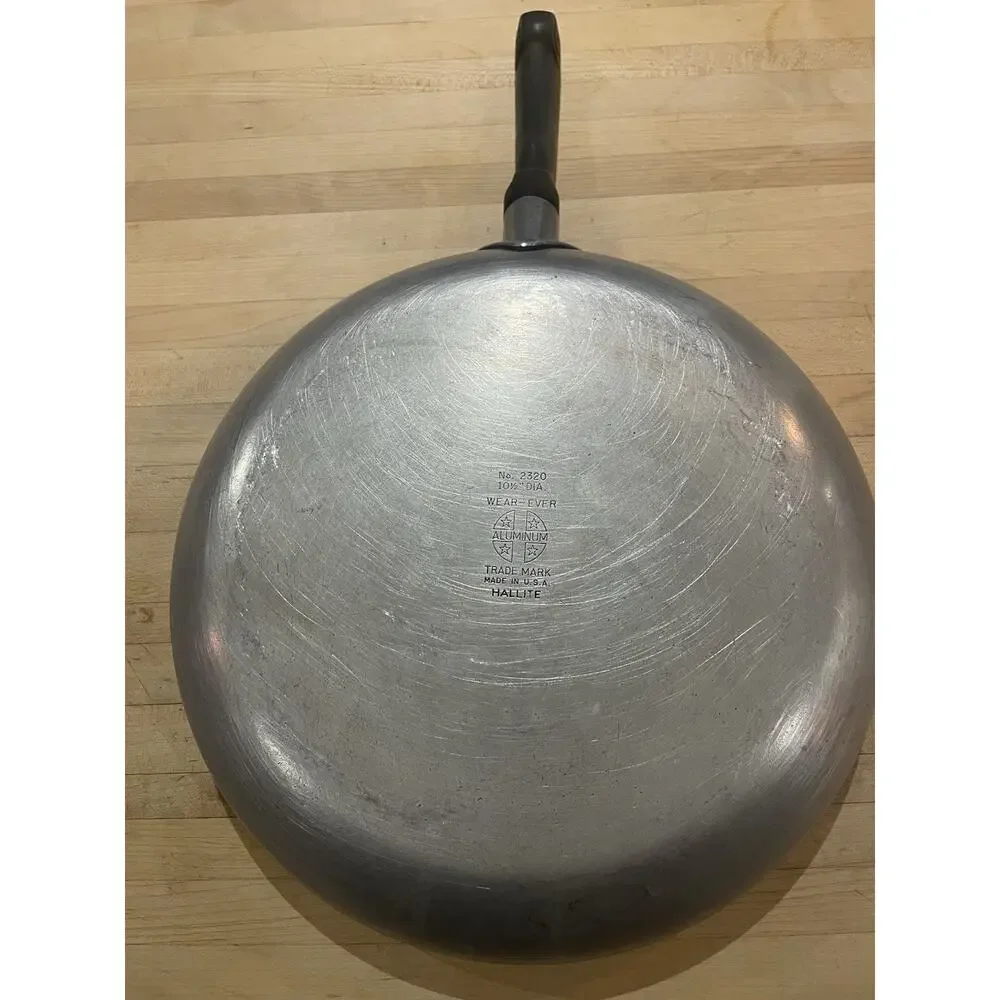 Vintage Wear-Ever Cast Aluminum No. 2320 Hallite 10 1/2” Frying Pan Made in USA